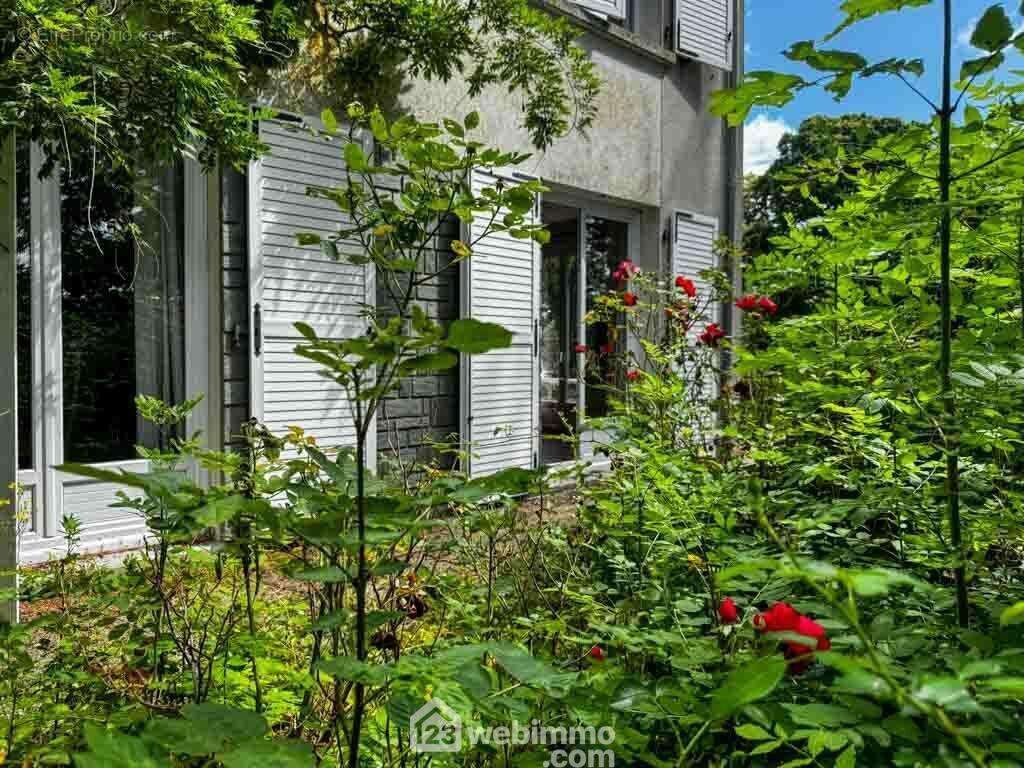 Maison des années 70 - Maison à LE BOUPERE