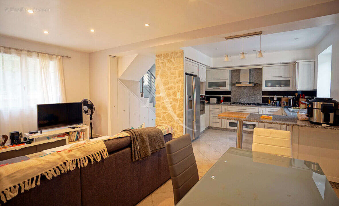 Maison à SAINT-JEAN-DE-BRAYE