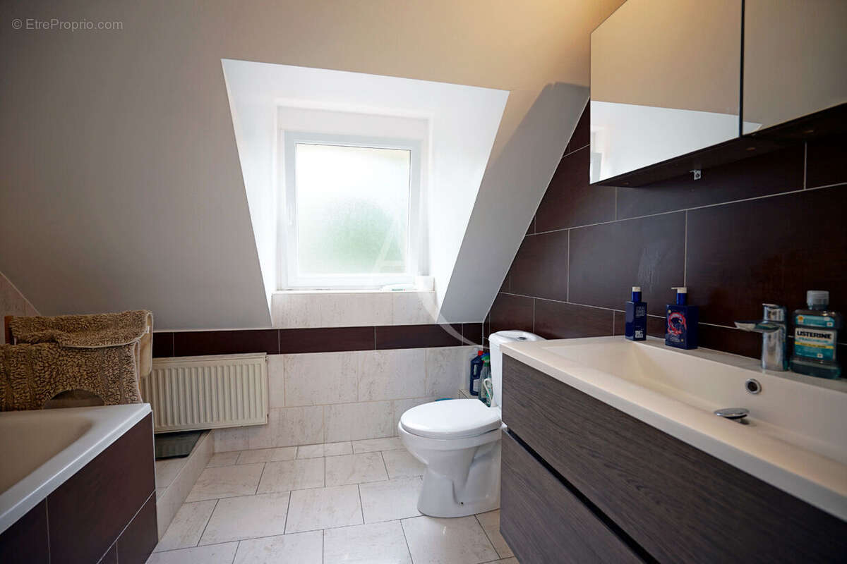 Maison à SAINT-JEAN-DE-BRAYE