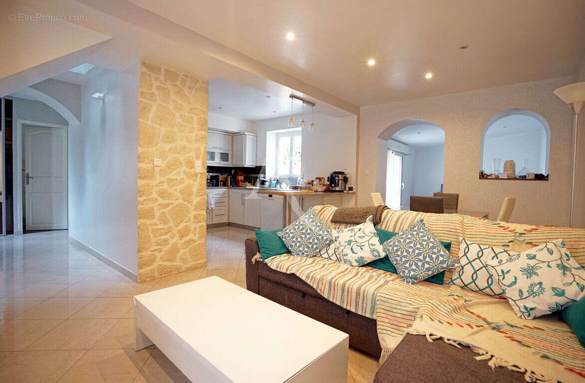 Maison à SAINT-JEAN-DE-BRAYE