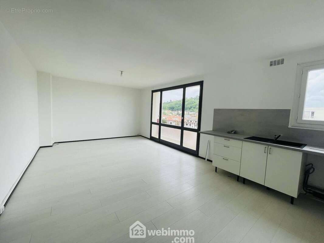 Vous serez séduits par la pièce de vie de 30 m² - Appartement à LAON