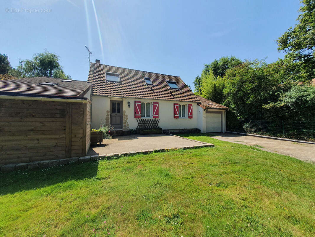 Maison à SAINT-LEGER-EN-YVELINES