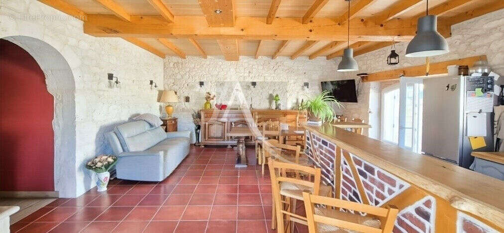 Maison à MONTAIGU-DE-QUERCY