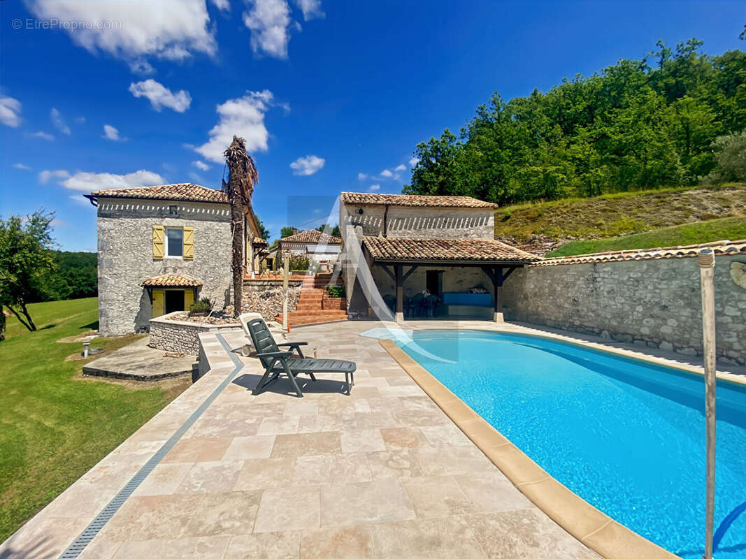 Maison à MONTAIGU-DE-QUERCY