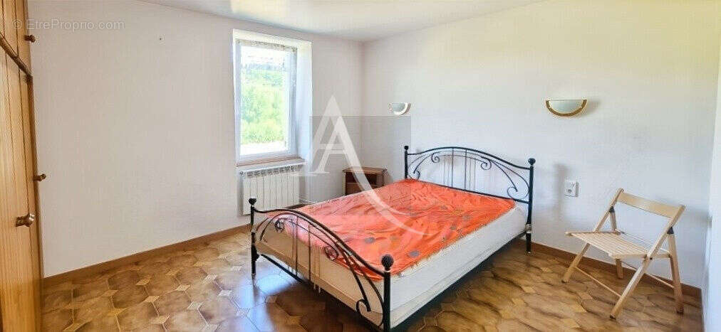 Maison à MONTAIGU-DE-QUERCY