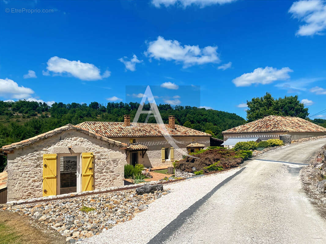 Maison à MONTAIGU-DE-QUERCY