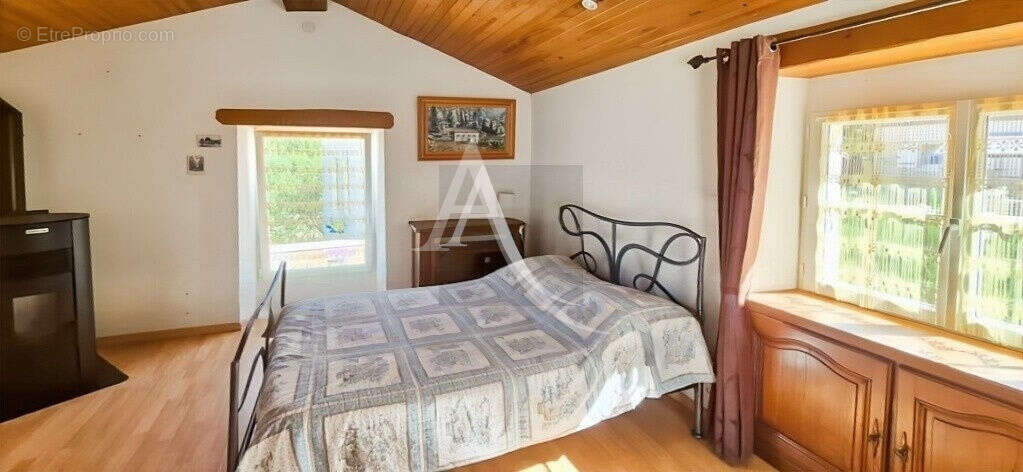 Maison à MONTAIGU-DE-QUERCY