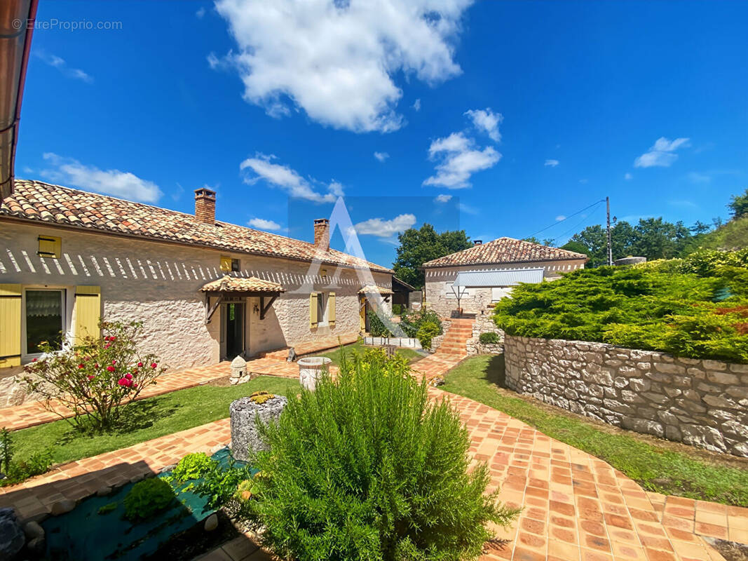 Maison à MONTAIGU-DE-QUERCY