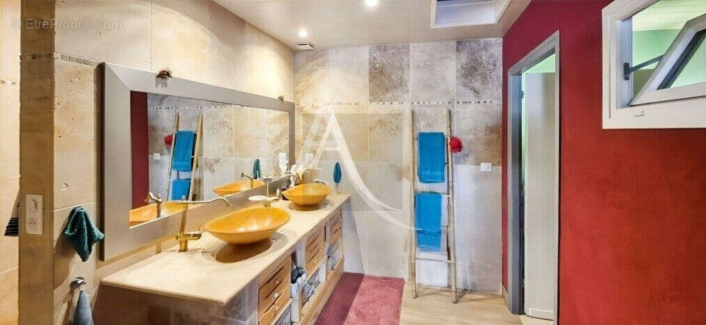 Maison à MONTAIGU-DE-QUERCY