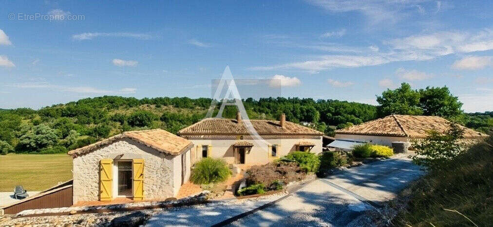 Maison à MONTAIGU-DE-QUERCY