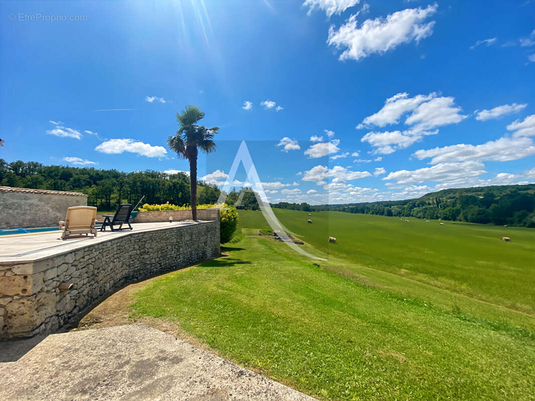 Maison à MONTAIGU-DE-QUERCY