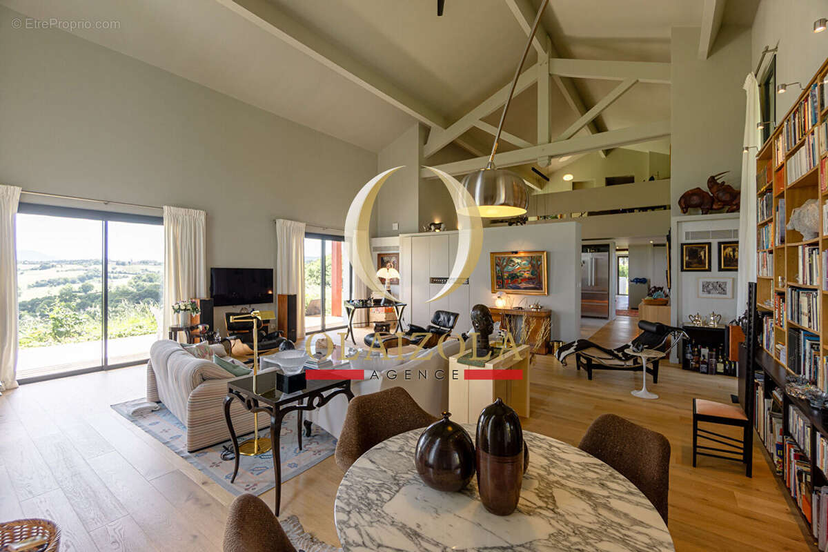 Maison à BEYRIE-SUR-JOYEUSE