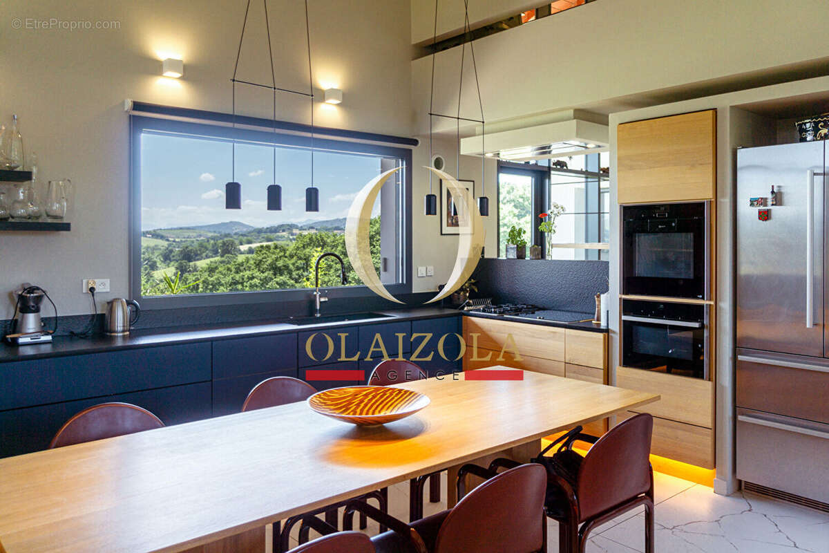 Maison à BEYRIE-SUR-JOYEUSE