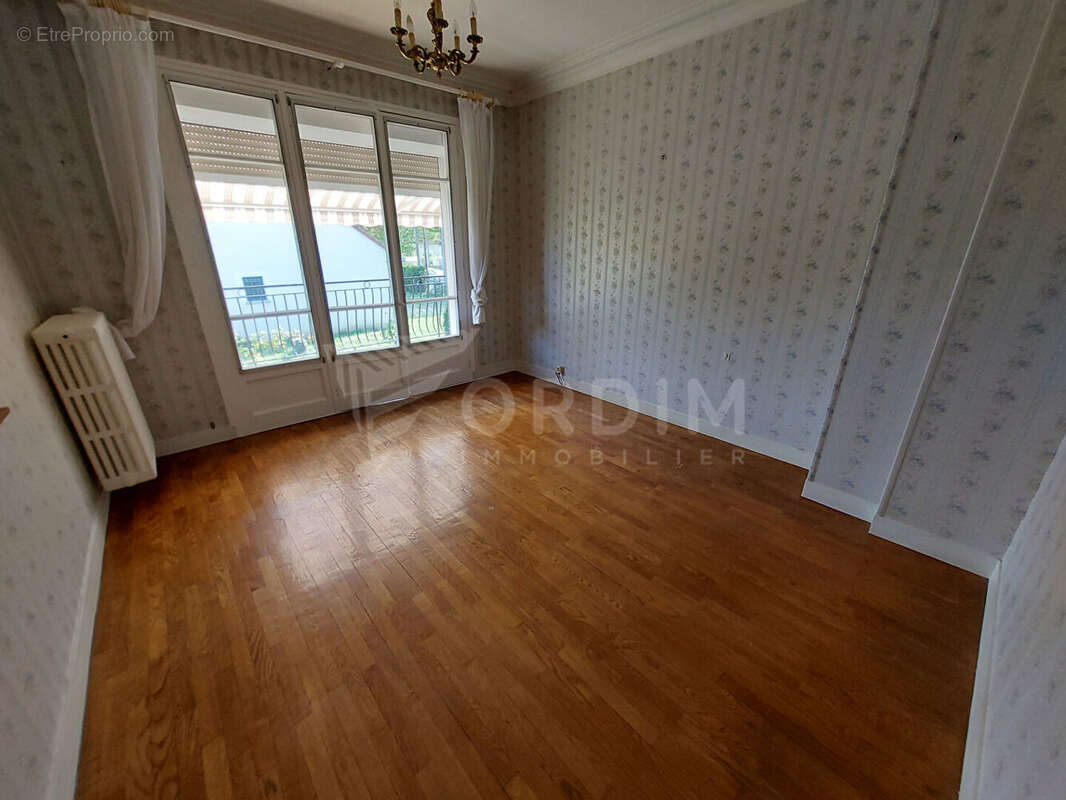 Maison à VILLENEUVE-SUR-YONNE