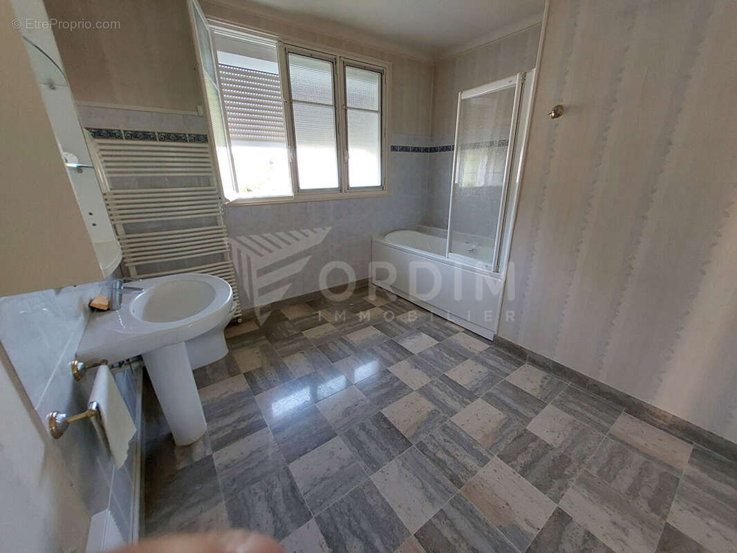 Maison à VILLENEUVE-SUR-YONNE