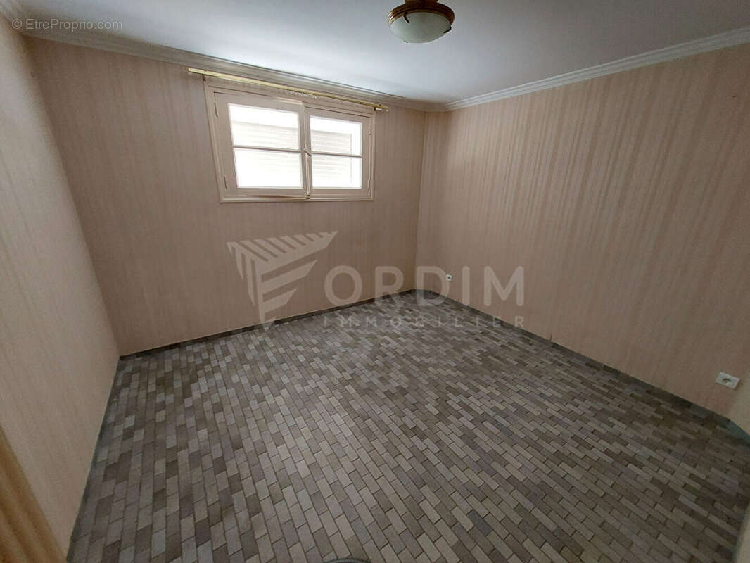 Maison à VILLENEUVE-SUR-YONNE