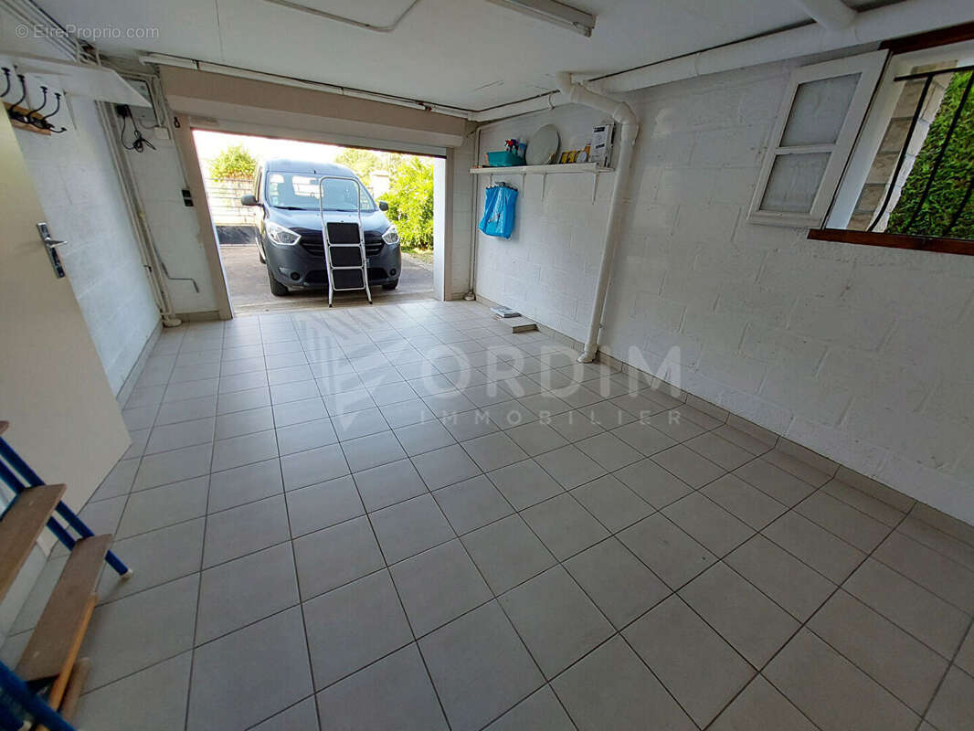 Maison à VILLENEUVE-SUR-YONNE