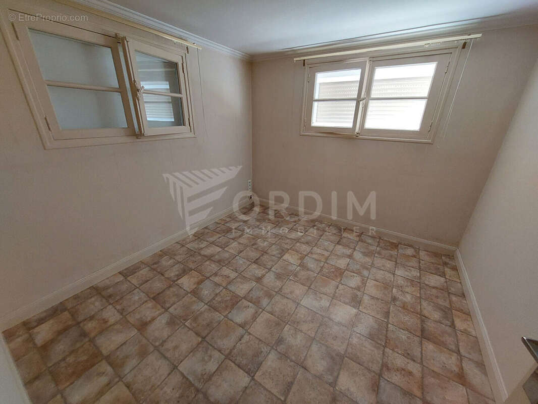 Maison à VILLENEUVE-SUR-YONNE