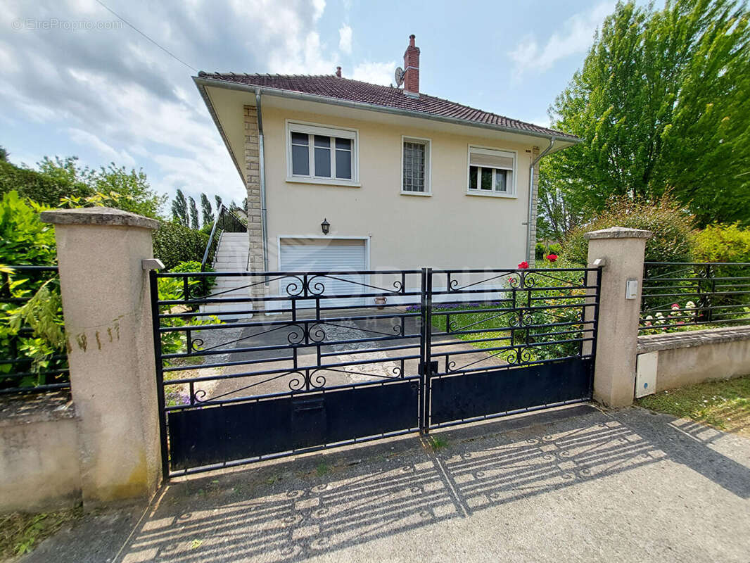 Maison à VILLENEUVE-SUR-YONNE
