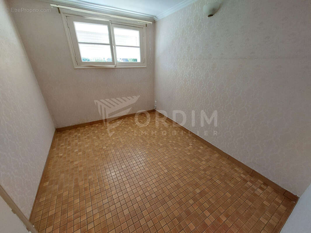 Maison à VILLENEUVE-SUR-YONNE