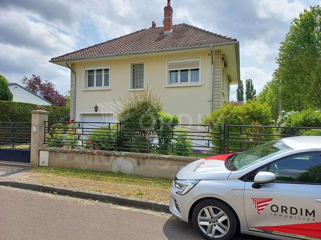 Maison à VILLENEUVE-SUR-YONNE