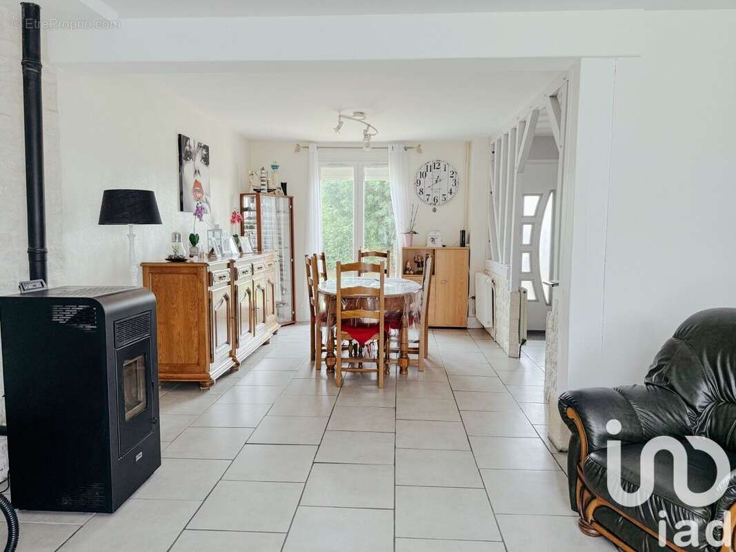 Photo 2 - Maison à REUX