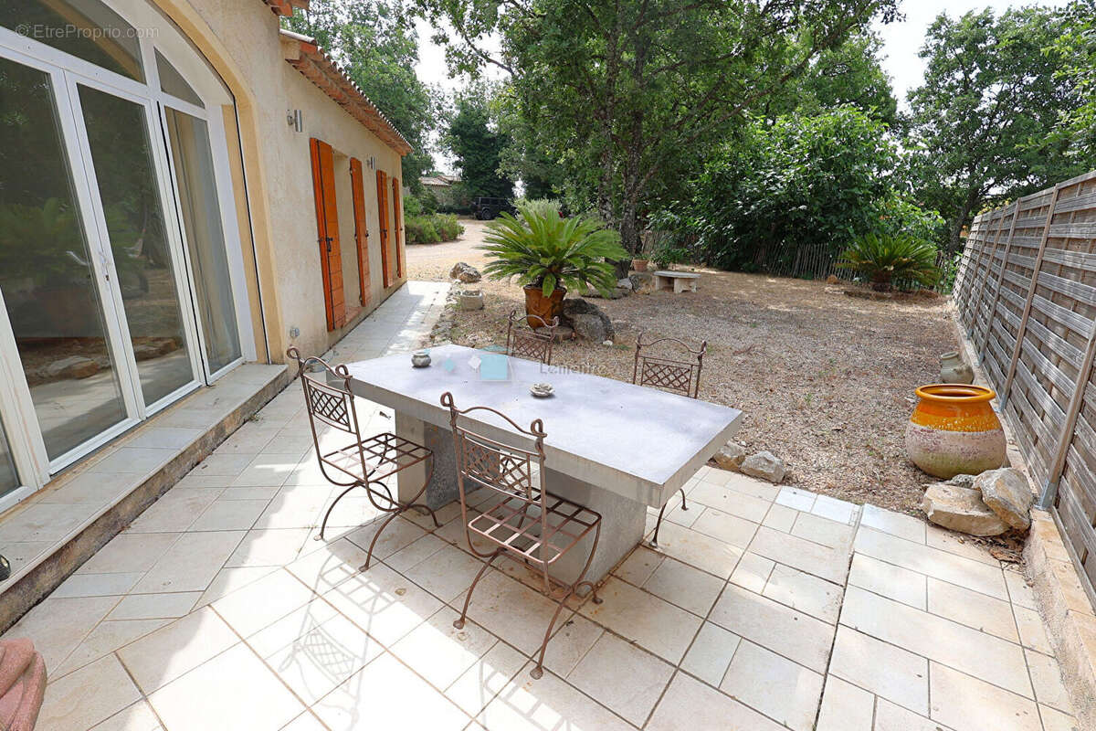 Maison à SAINT-CEZAIRE-SUR-SIAGNE