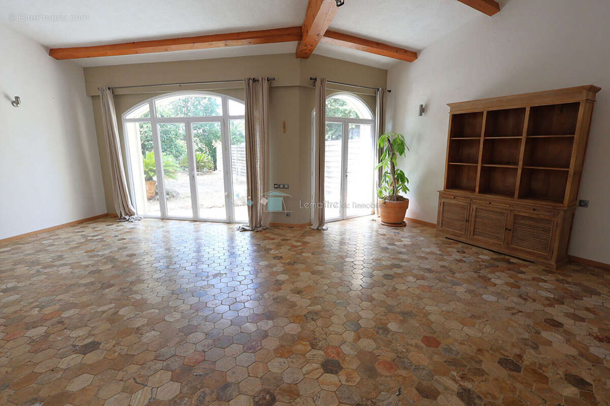 Maison à SAINT-CEZAIRE-SUR-SIAGNE