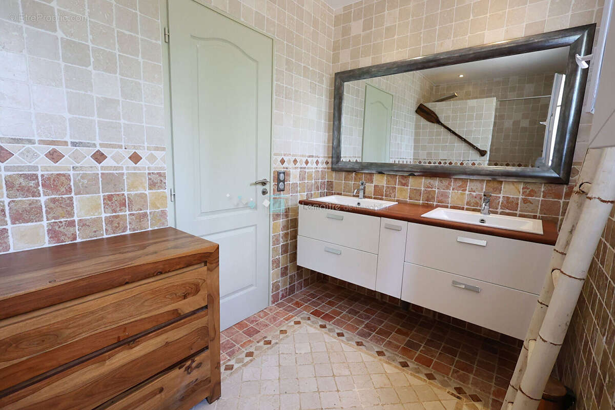 Maison à SAINT-CEZAIRE-SUR-SIAGNE