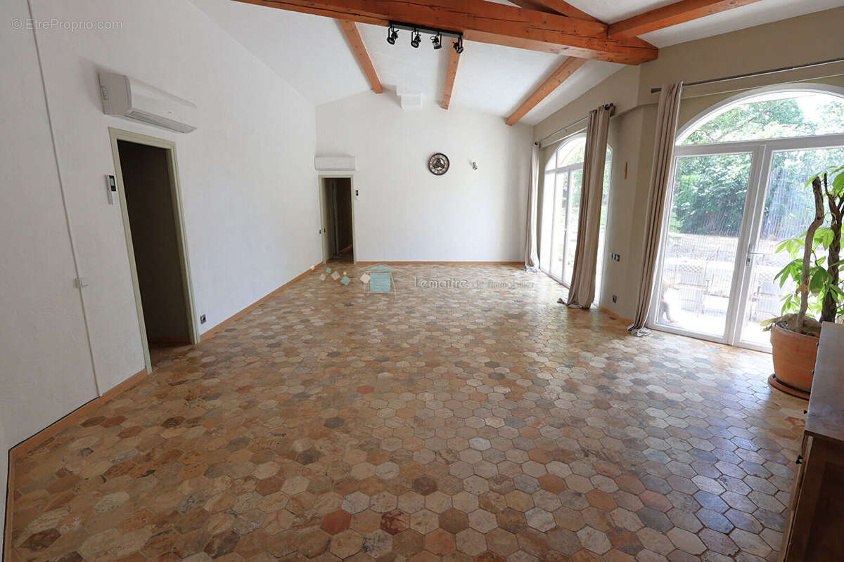 Maison à SAINT-CEZAIRE-SUR-SIAGNE