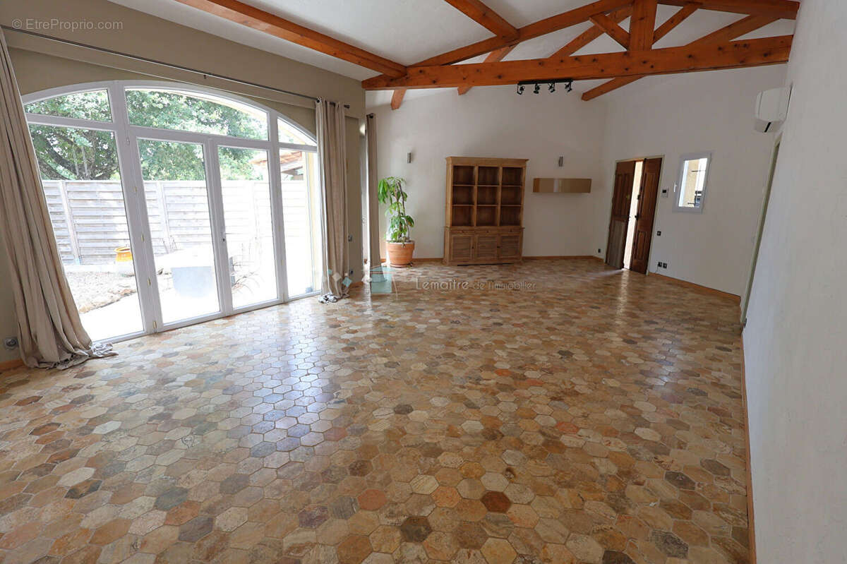 Maison à SAINT-CEZAIRE-SUR-SIAGNE