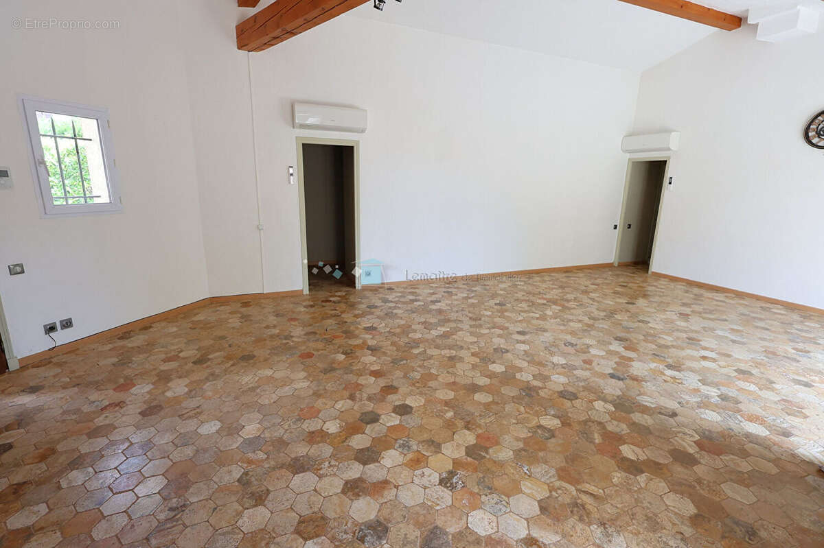 Maison à SAINT-CEZAIRE-SUR-SIAGNE