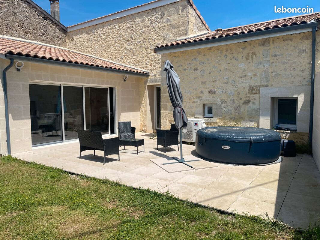 Maison à CAMIAC-ET-SAINT-DENIS