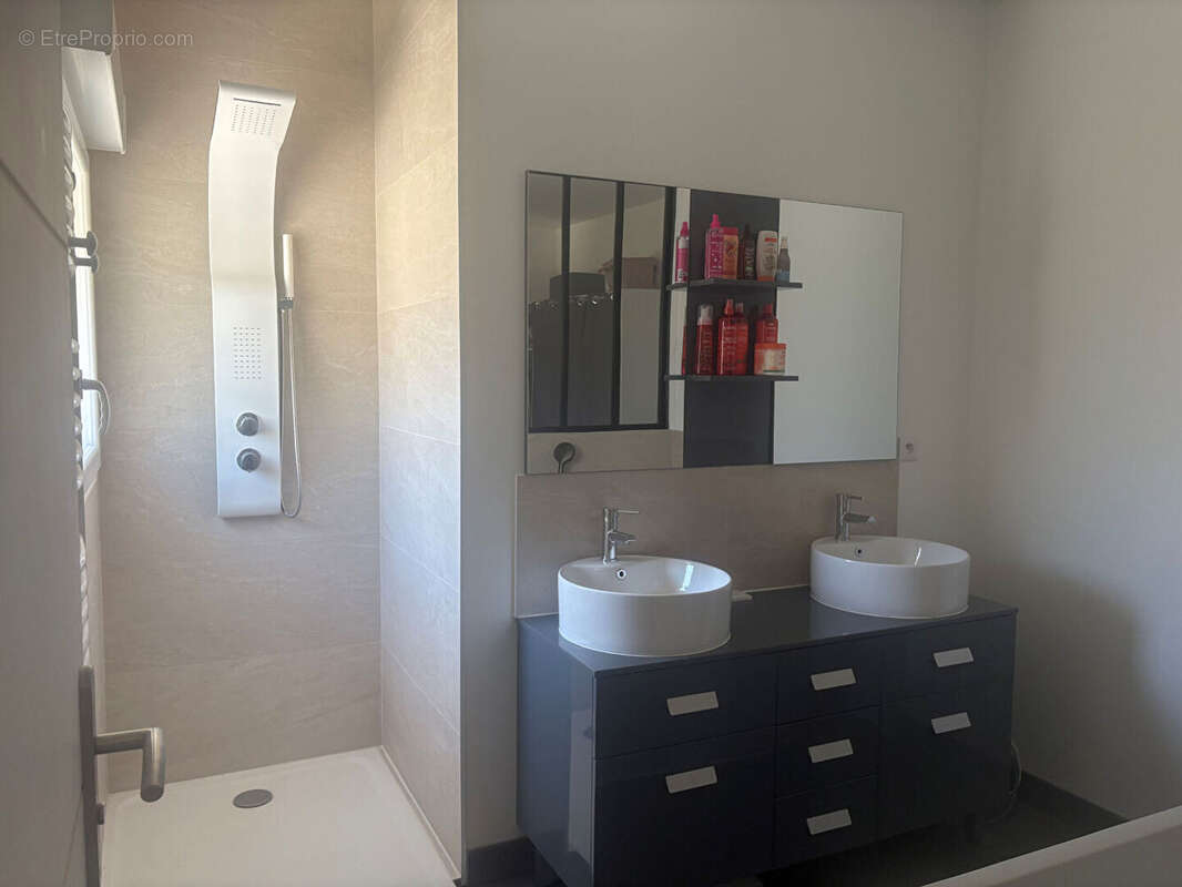 Maison à CAMIAC-ET-SAINT-DENIS