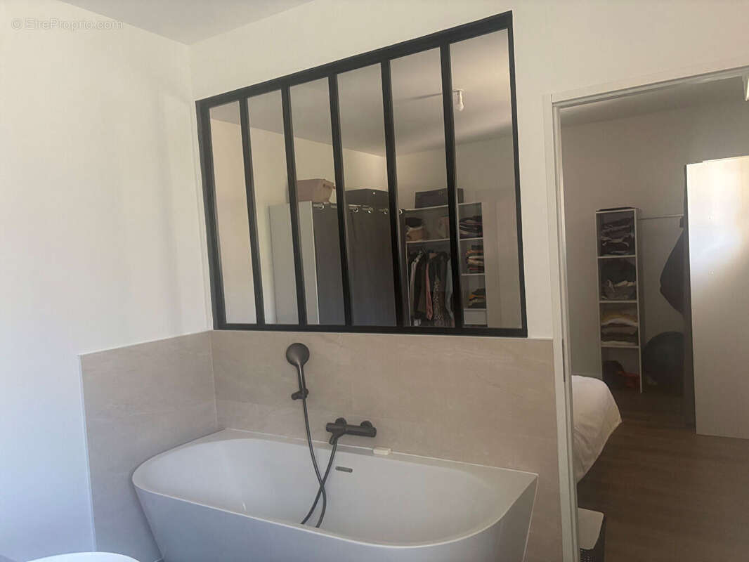 Maison à CAMIAC-ET-SAINT-DENIS