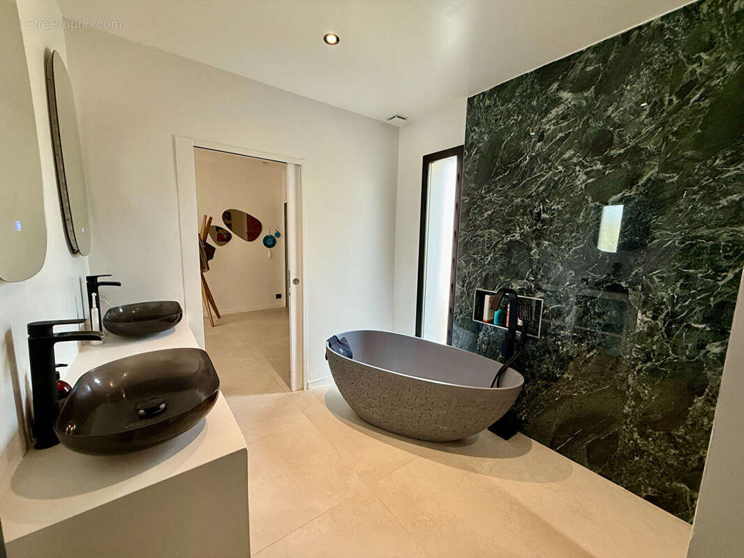 Maison à SAINT-MAXIMIN-LA-SAINTE-BAUME