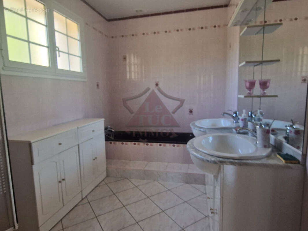 Maison à LAVAL-PRADEL