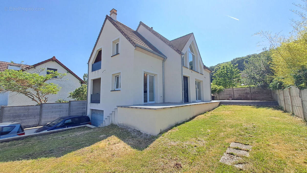 Maison à SAINT-REMY-LES-CHEVREUSE