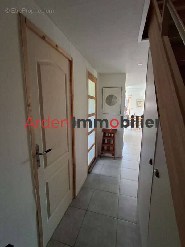 Maison à LA NEUVILLE-LES-WASIGNY