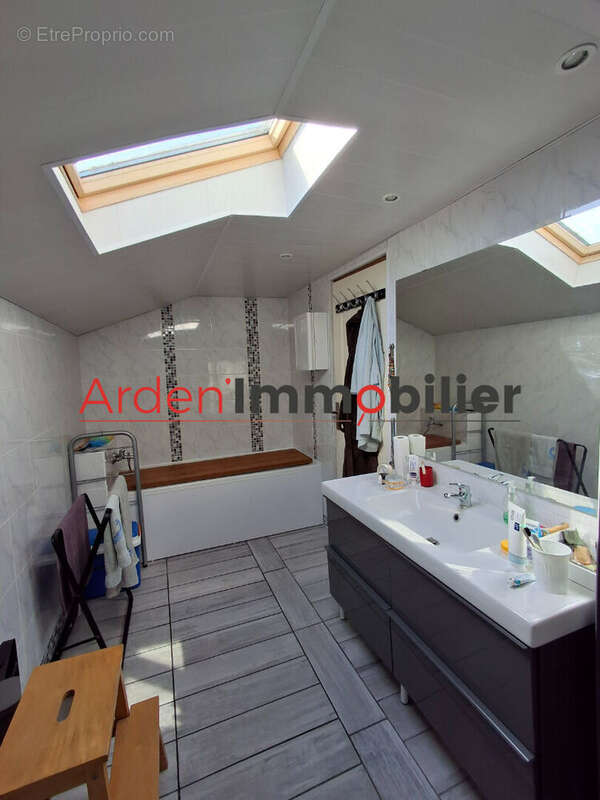 Maison à LA NEUVILLE-LES-WASIGNY