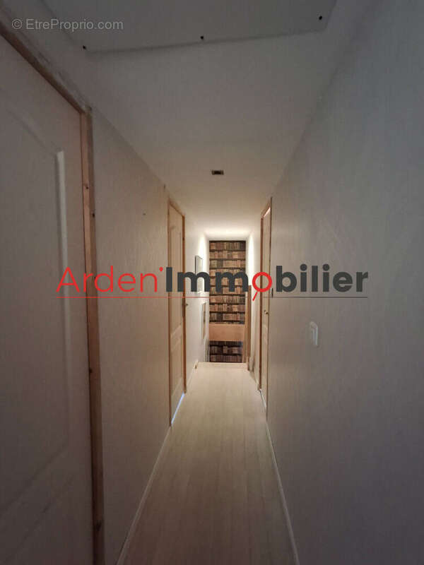 Maison à LA NEUVILLE-LES-WASIGNY