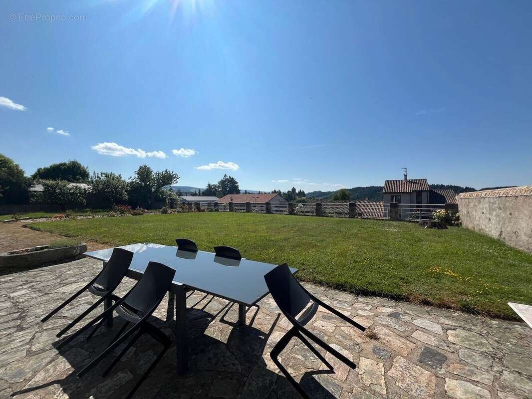 Maison à RUYNES-EN-MARGERIDE