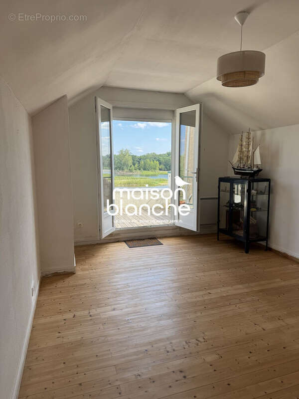 Maison à LA CHAPELLE-SUR-LOIRE