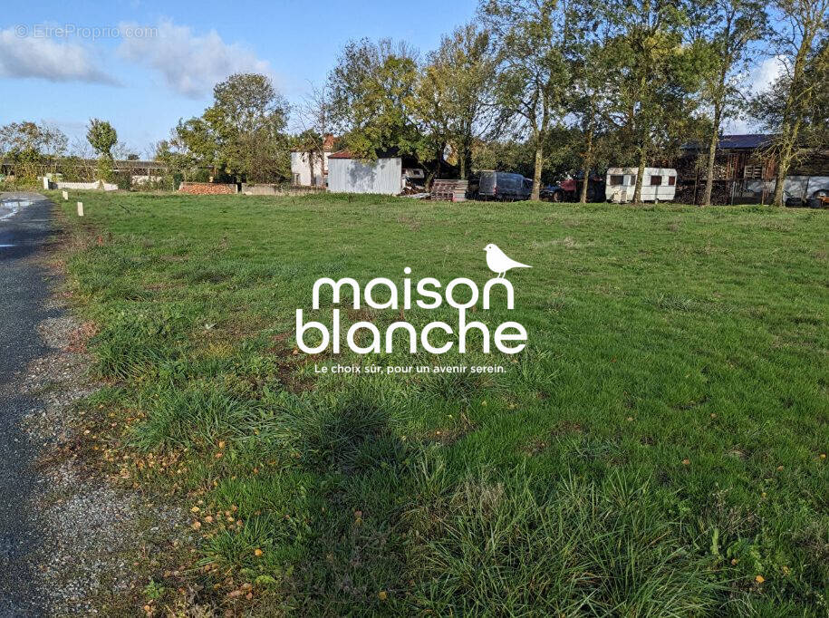 Terrain à LA JONCHERE