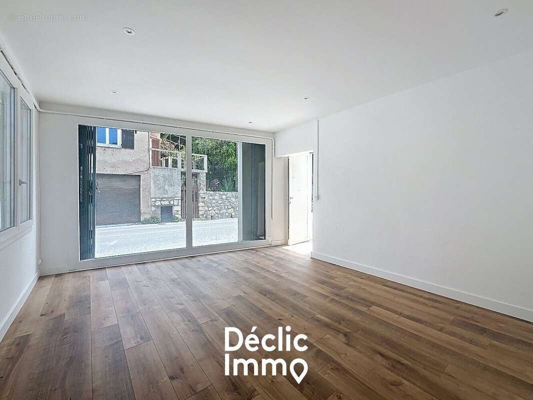 Commerce à CHATEAUNEUF-GRASSE