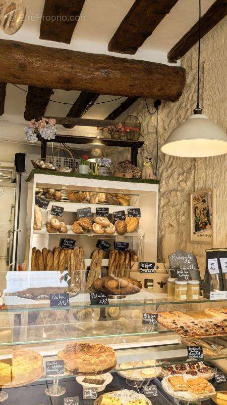 Commerce à FONTVIEILLE