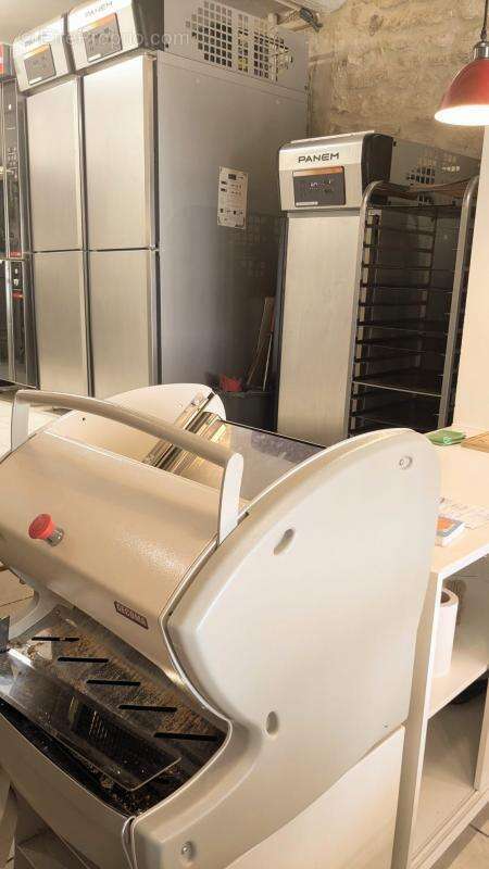 Commerce à FONTVIEILLE