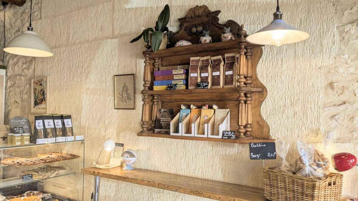 Commerce à FONTVIEILLE