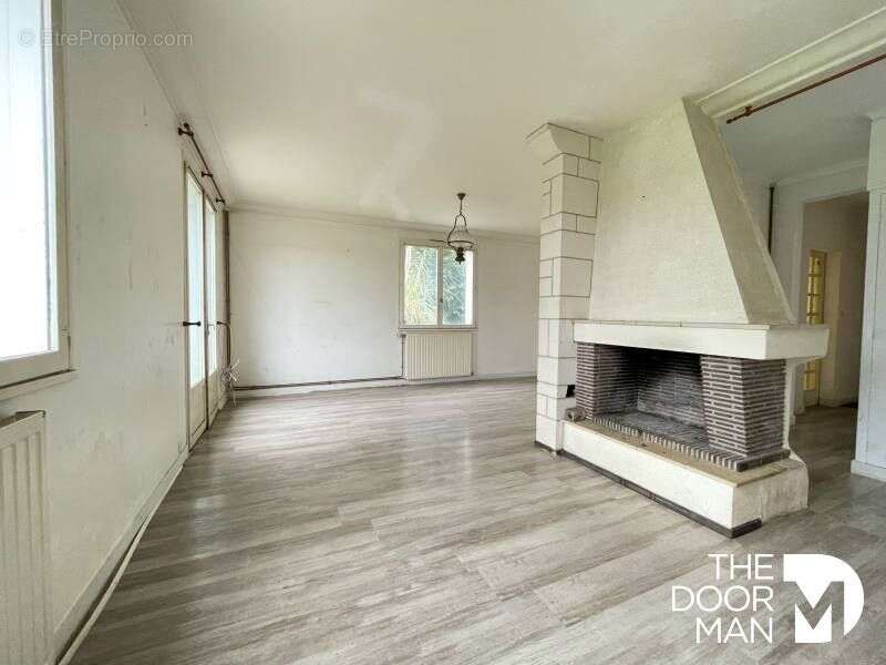 Maison à SAINT-HILAIRE-DE-CHALEONS