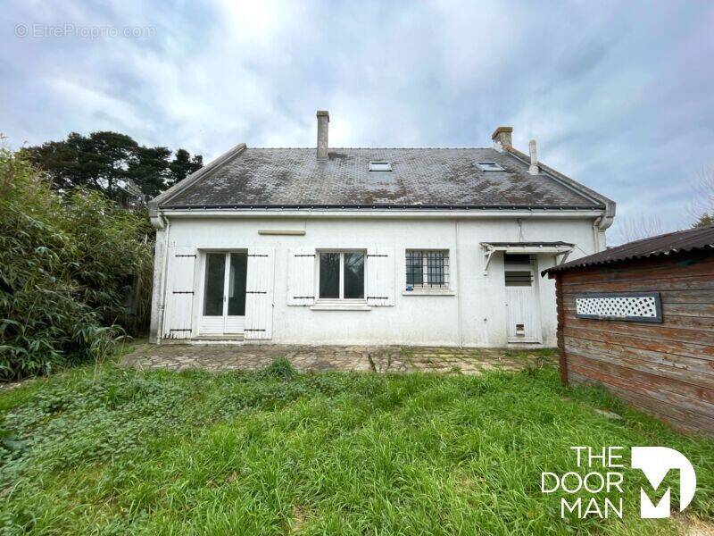 Maison à SAINT-HILAIRE-DE-CHALEONS